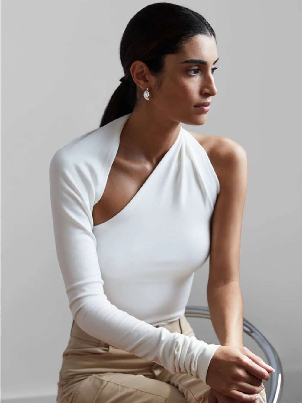 Marcella Manhattan Off White One-Shoulder Top - Picture 2 of 5